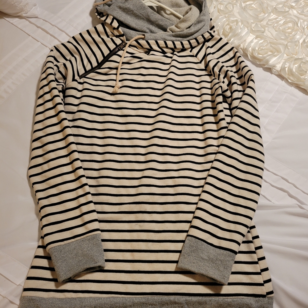 Cream, black and grew hooded sweatshirt